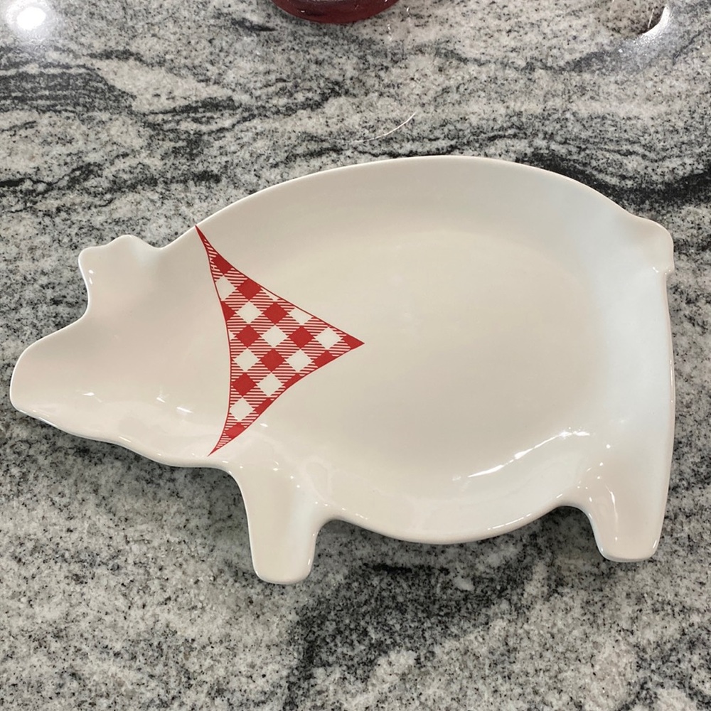Adorable NWOT Magenta Pork Pig Scarf Platter!!